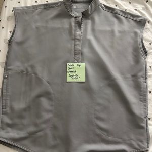 Figs Rafaela Top-  Cement SM

Excellent condition
Smoke/Pet Free home